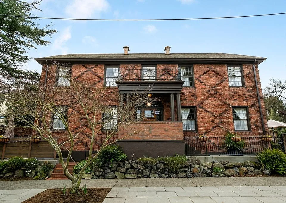 Apartment building 
